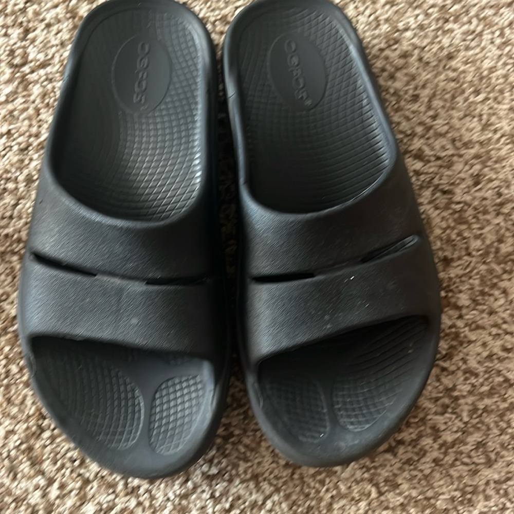 OOFOS OOahh Men’s 5 Women’s 7 Black Slides